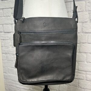 NWOT Cochoa Black Leather Crossbody Shoulder Bag for Women